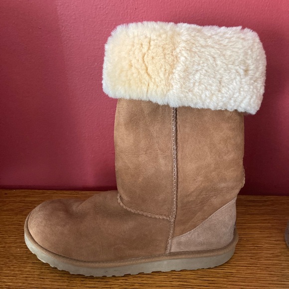 UGG Women’s Classic Tall Brown Suede Round Toe Pull-on Snow Boots, size 10 - Picture 10 of 11